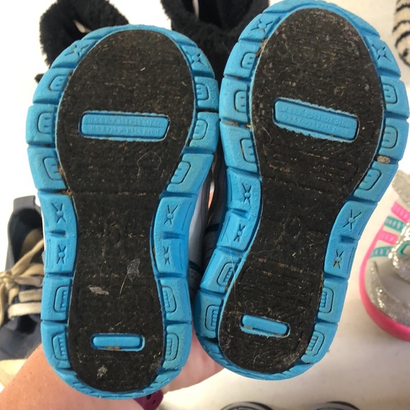 Shoe lot - Picture 4 of 8